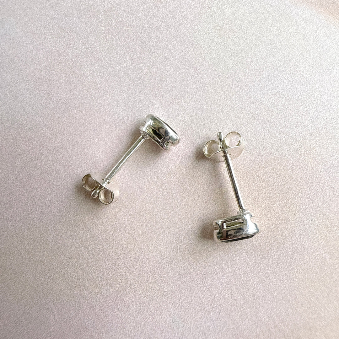 MOLDAVITE STUDS FACETED