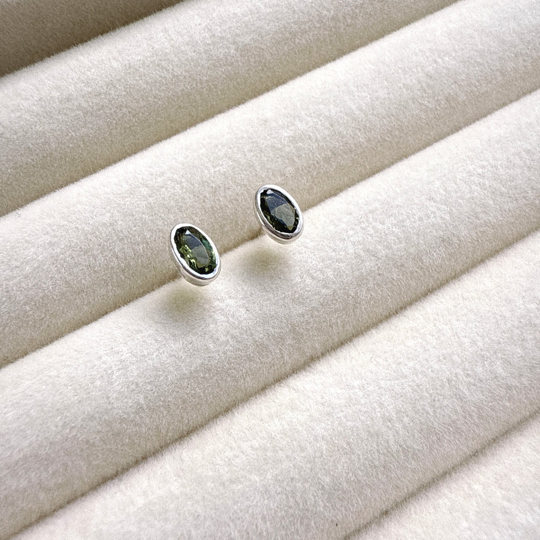 MOLDAVITE STUDS FACETED