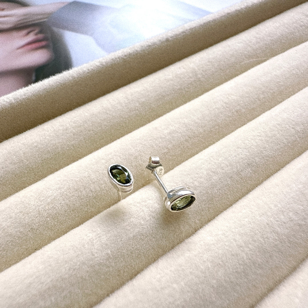MOLDAVITE STUDS FACETED