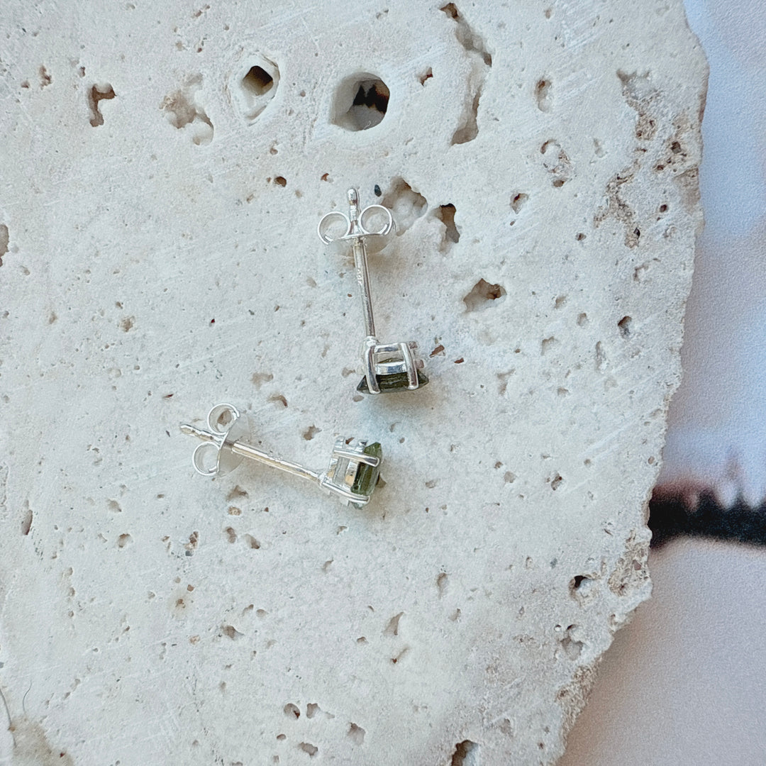MOLDAVITE STUDS FACETED