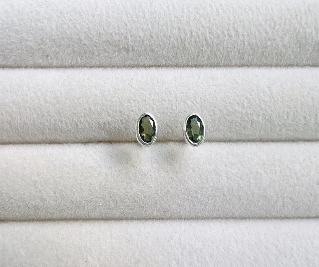 MOLDAVITE STUDS FACETED