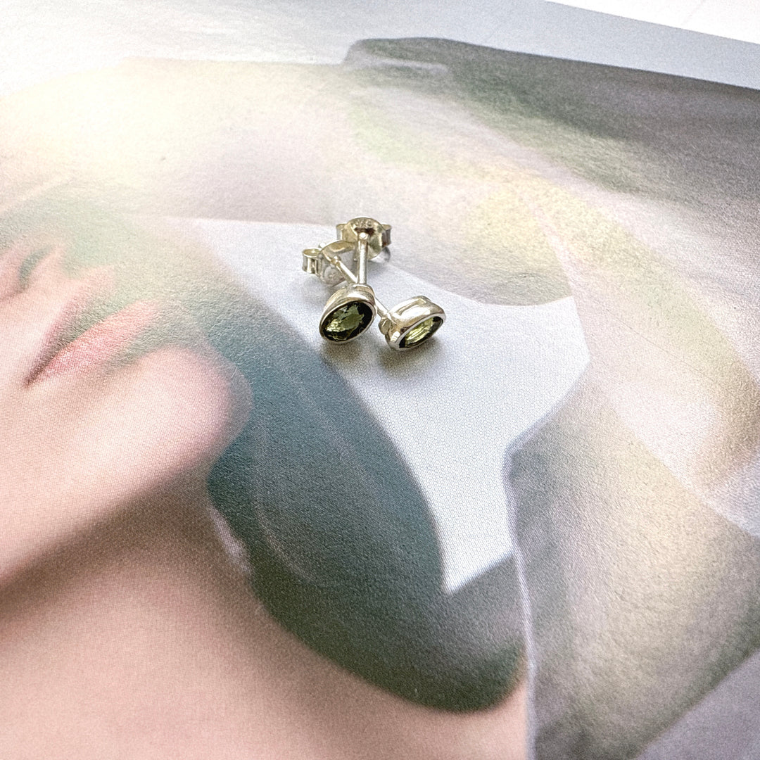 MOLDAVITE STUDS FACETED