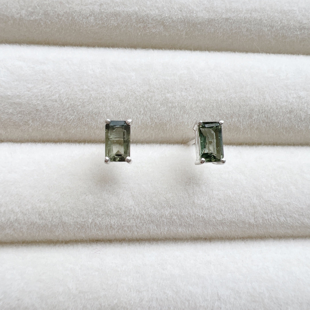 MOLDAVITE STUDS FACETED