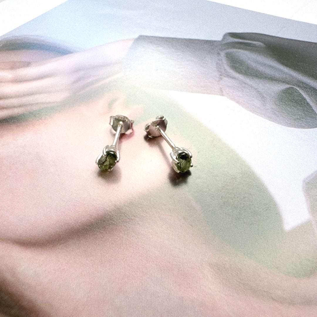 MOLDAVITE STUDS FACETED