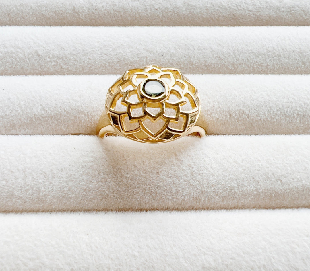MOLDAVITE RING 18K GOLD FACETED