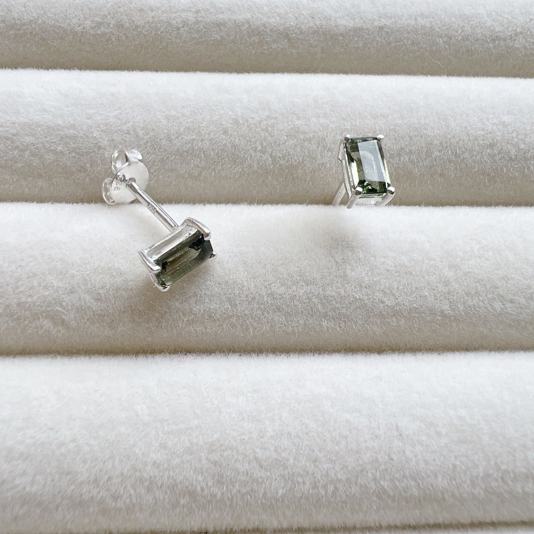 MOLDAVITE STUDS FACETED