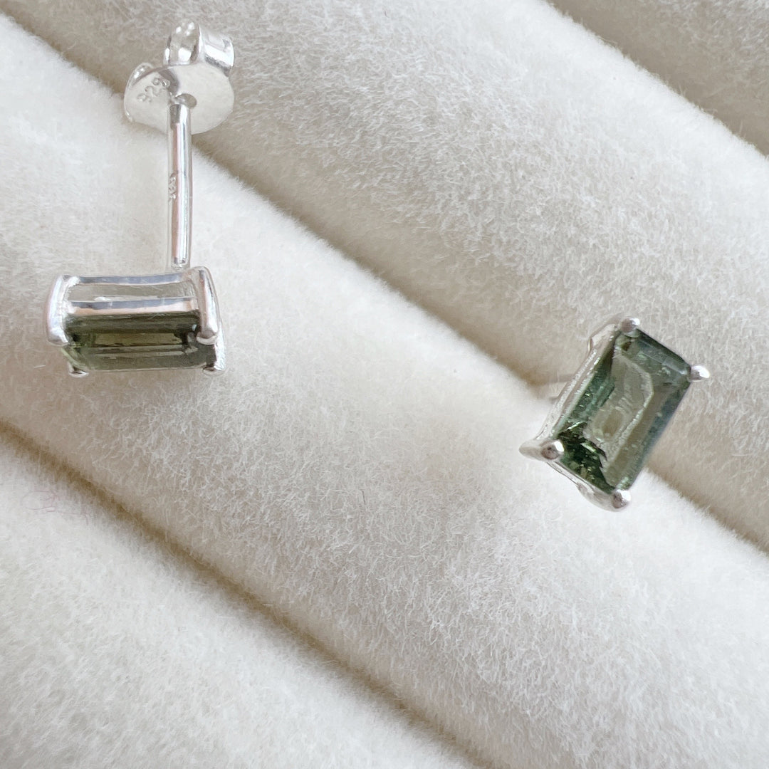 MOLDAVITE STUDS FACETED
