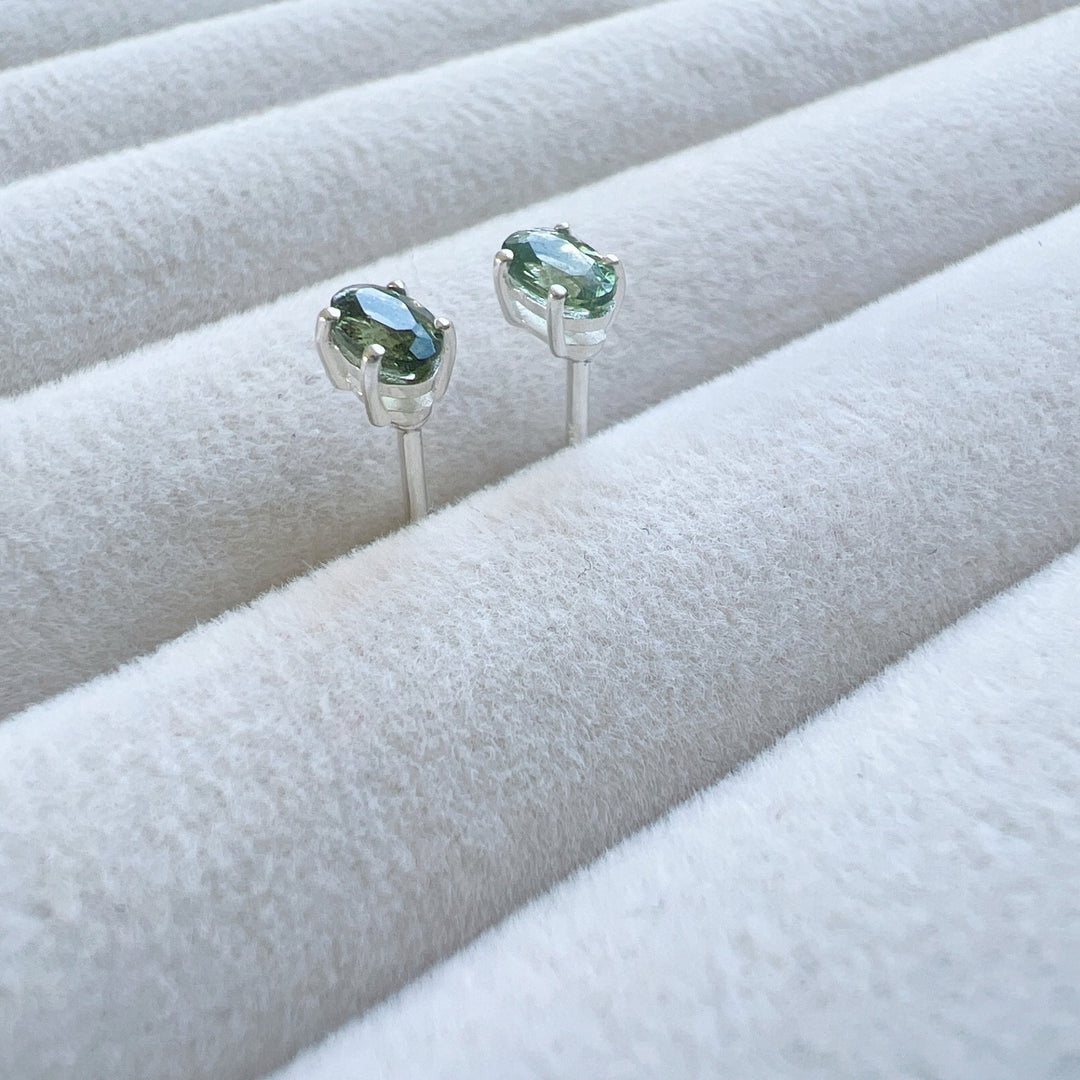 MOLDAVITE STUDS FACETED